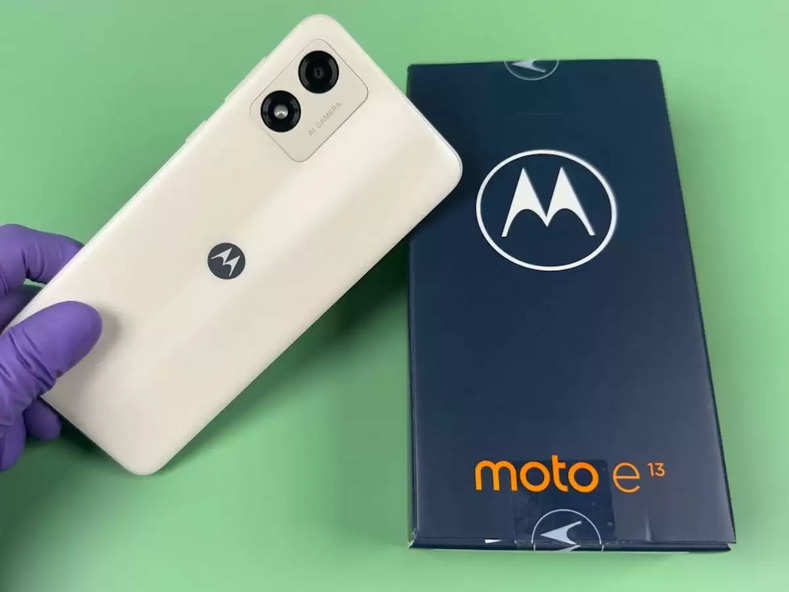 पहली बार इतना सस्ता हुआ Motorola का ये फोन, सेल आज से शुरू