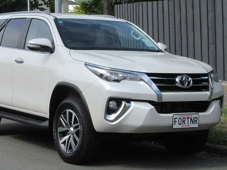 Toyota Fortuner : टोयोटा की कार खरीदने का कर रहे है प्लान तो यहाँ चेक कर लें इसके वेरिएंट्स की प्राइस लिस्ट