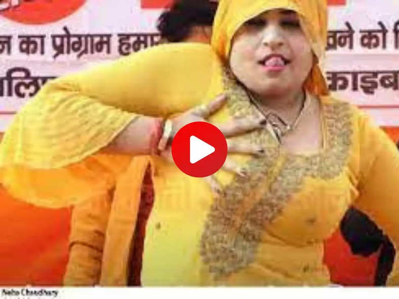 Neha Choudhary ने फेर होठों पर जीभ, मच गया रोला रूक्का