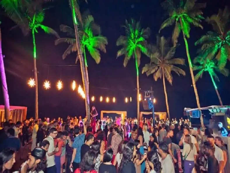 NightLife in Goa : रात 10 बजे के बाद गोवा की ये 6 जगहें हो जाती हैं बेहद रंगीन, विदेशों जैसा होता है यहां का नजारा 