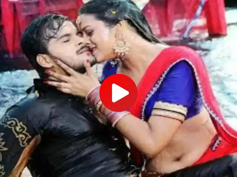 Bhojpuri Video : भोजपुरी गाने में रोमांटिक सीन देख लोगों की फूल गई सांसें