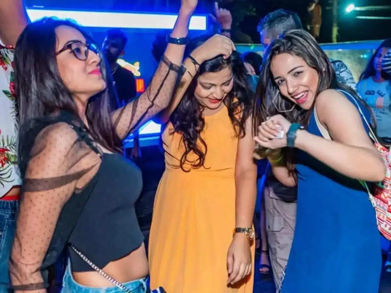 Delhi Nightlife : दिल्ली की ये 5 जगहें नाइट लाइफ के लिए हैं मशहूर, पूरी रात होता है जश्न