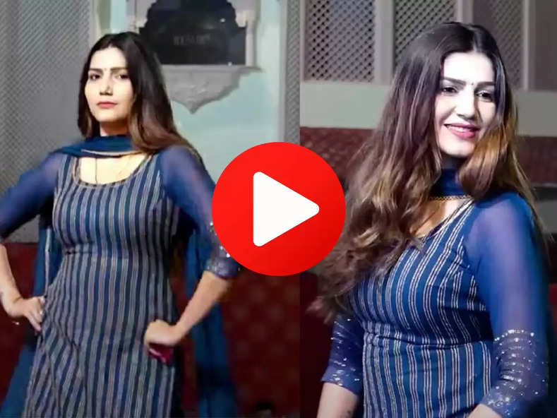 Sapna Chaudhary ने धाकड़ लुक में स्टेज पर मारी एंट्री, देख फैंस हुए दीवाने 